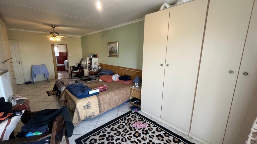 5 Bedroom Property for Sale in Wavecrest Eastern Cape